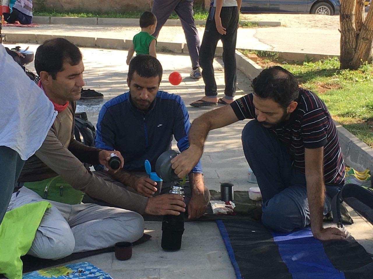 صبحانه در پارک رنگین کمان در کنار پلیس راه گیلاوند