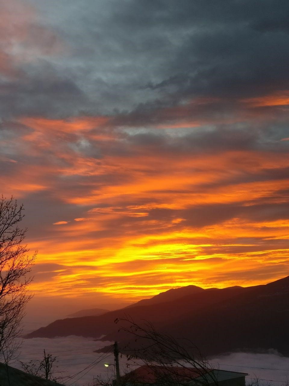 طلوع زیبای آفتاب برفراز ابرها، روستای فیلبند